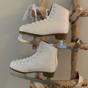 Girls DBX ice skates